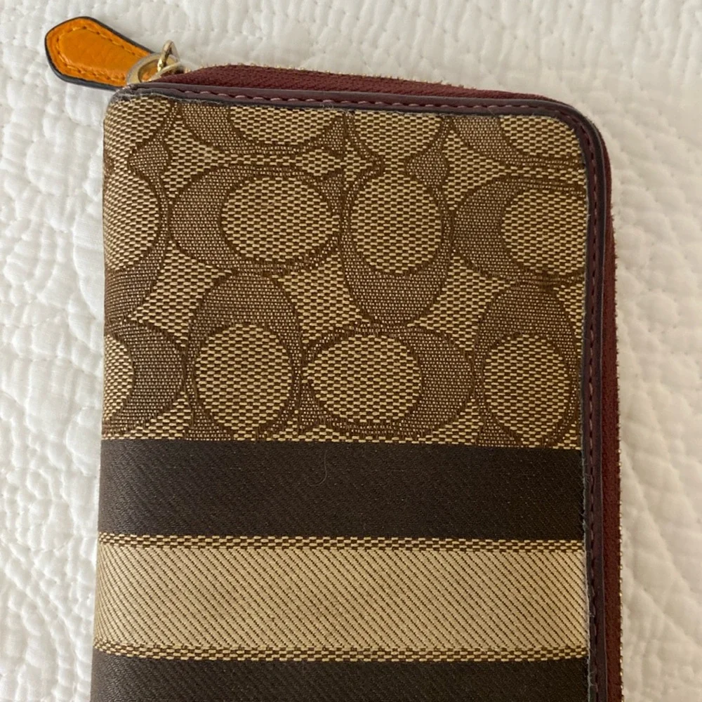 Coach Signature Jacquard With Stripe Accordion Zip Wallet — America’s Original - Picture 13 of 17